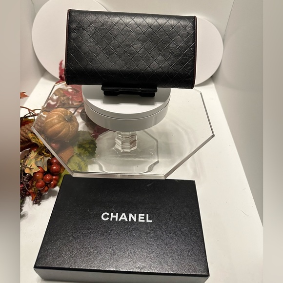Chanel Interlocking CC Trifold Wallet - Picture 3 of 12